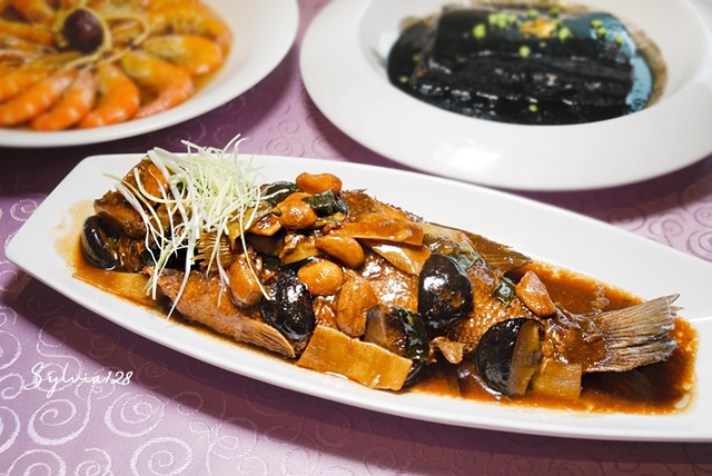 【台北萬華區】家宴中餐廳 台北凱達大飯店Caesar Metro Taipei首年推出的6人份冠軍主廚冷凍年菜組，美饌澎派上桌、輕鬆過好年！2022年菜外帶推薦！ @希薇亞の食在玩味